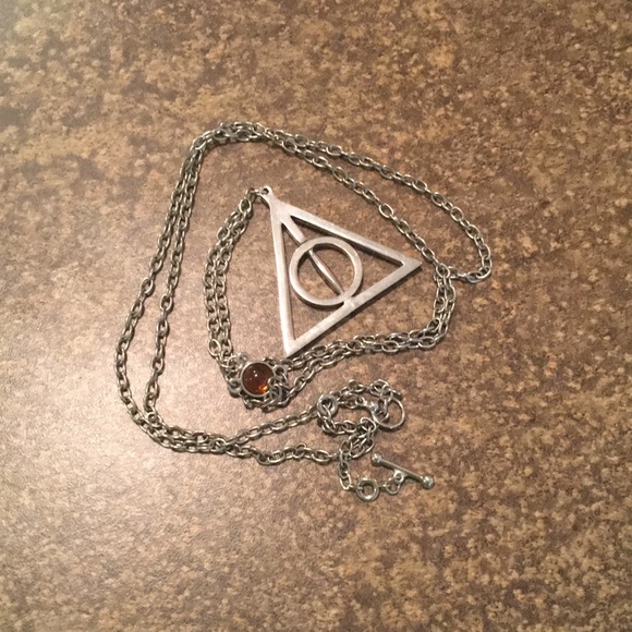 3/$100🎁 Harry Potter Deathly Hallows Necklace - Picture 1 of 7